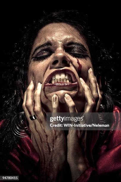 close-up of an injured woman screaming - bruised finger stock-fotos und bilder