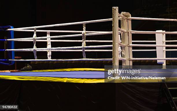 empty boxing ring, palace of sports, zaporizhia, kiev, ukraine - championship ring foto e immagini stock