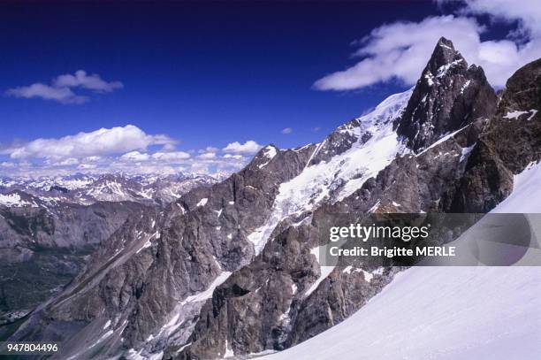 Vue de la Meije, dans les Hautes-Alpes, France.