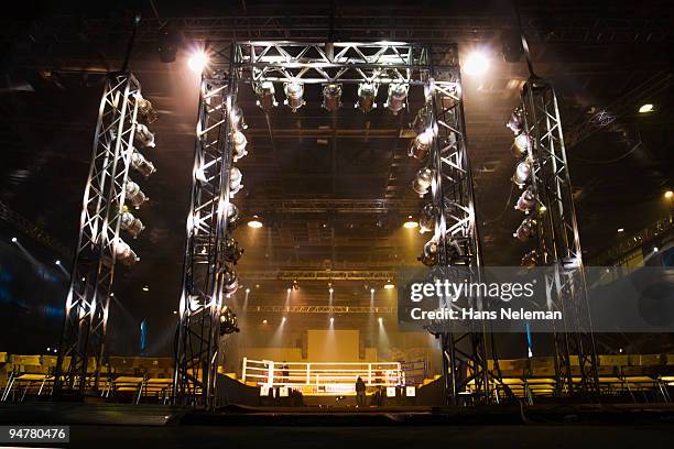 empty boxing ring, palace of sports, zaporizhia, kiev, ukraine - championship ring foto e immagini stock