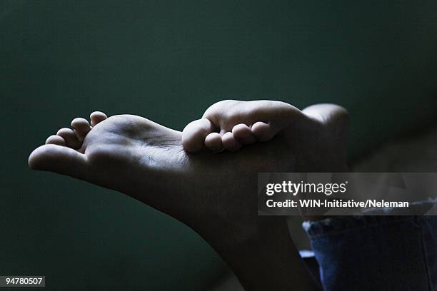 close-up of a woman's feet - voetzool stockfoto's en -beelden