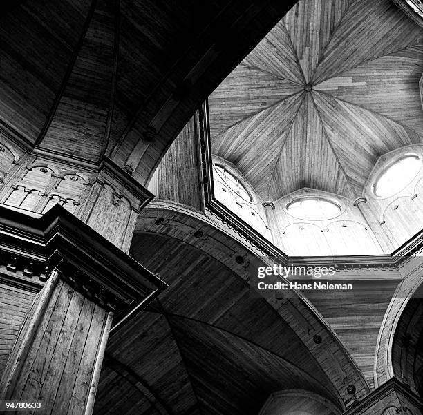 interiors of a cathedral, castro, chile - castro isla de chiloé fotografías e imágenes de stock