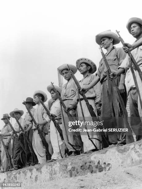 Groupe de combattants de la guérilla au Guatemala.