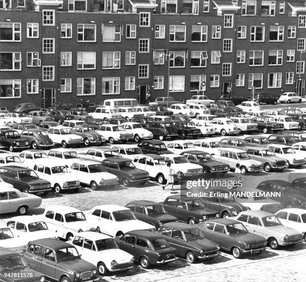 Parking d'un quartier résidentiel aux Pays-Bas.