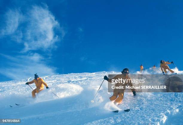Groupe de skieurs dans les montagnes Cariboo, en Colombie-Britannique, Canada.