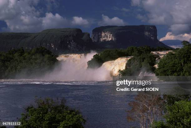 Chute d'eau Salto Hacha dans le parc national de Canaima, au Vénézuela.