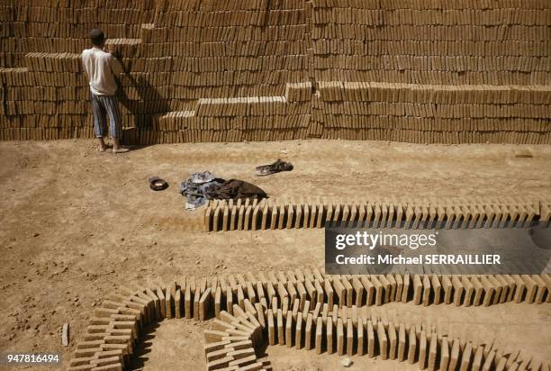 Manifacture de pavés en brique en Iran.