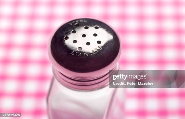 close up of salt shaker - condiment stock-fotos und bilder