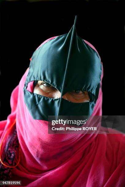 Masque facial appele barka, tribu du desert wahibah, Oman.