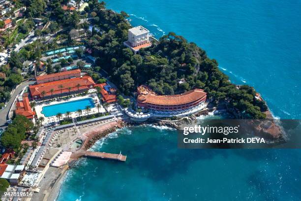 Hôtel Monte-Carlo Beach , la maison carrée blanche est la 'Vigie' maison de Karl Lagerfeld.