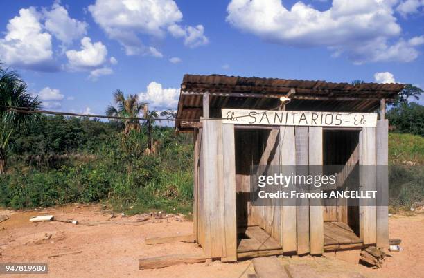 Toilettes publiques dans l'Etats de l'Amazonas, Brésil.