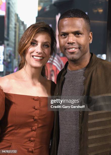 Actress Kate Walsh visits 'Extra' with A.J. Calloway at R Lounge at the Renaissance Hotel on April 17, 2018 in New York City.