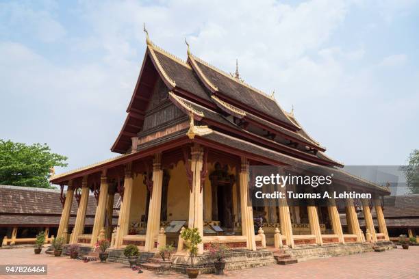 buddhist wat si saket temple in vientiane - wat si saket imagens e fotografias de stock