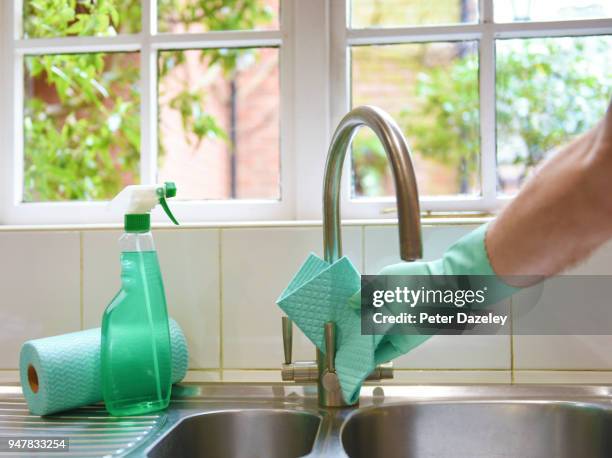 spring cleaning kitchen - fontein stockfoto's en -beelden