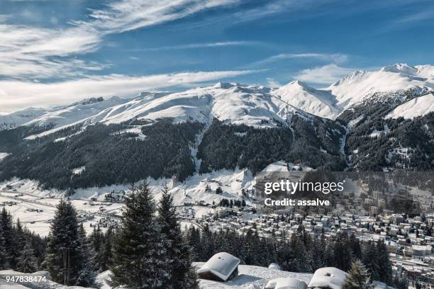 davos in de winter - davos world economic forum stockfoto's en -beelden