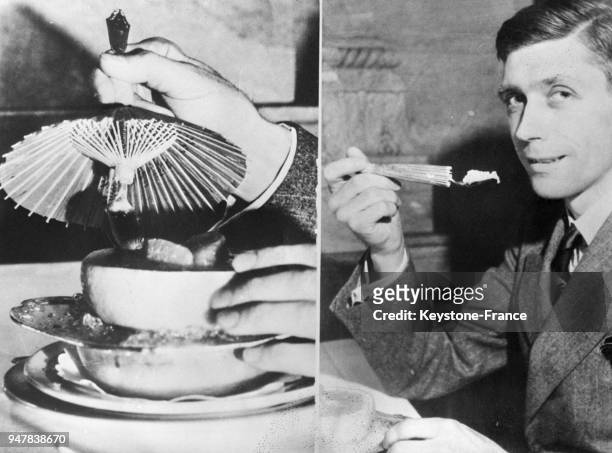 Inventeur de la 'cuiller-parapluie' servant à manger un pamplemousse sans se faire éclabousser par le jus du fruit, aux Etats-Unis en mai 1933.