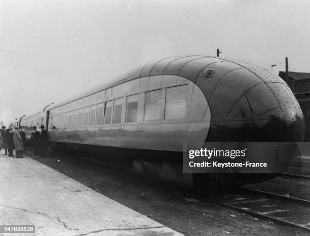 Le nouveau train électrique aérodynamique reliant Chicago à New York, aux Etats-Unis le 2 mars 1934.