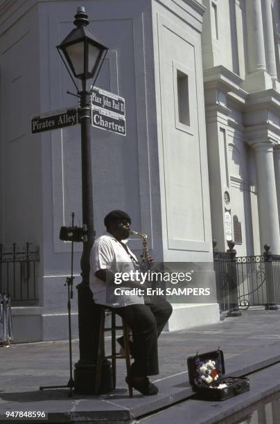 Musicien de jazz dans la rue, circa 2000, Nouvelle Orléans, Louisiane, Etats Unis.