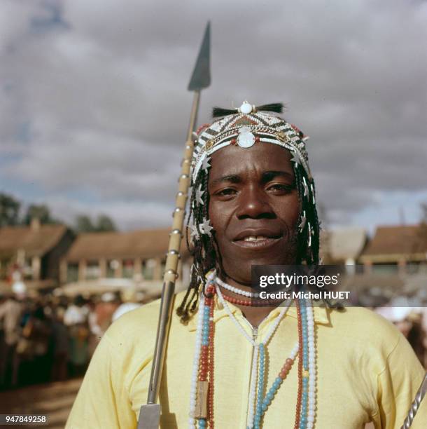 Danse de la sagaie à Madagascar, circa 1960.