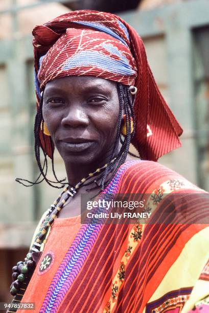 Portrait d'une femme dans la région de Mopti, en décembre 1987, Mali.