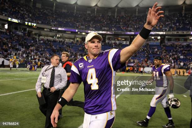 Brett Favre of the Minnesota Vikings waves to the crowd after defeating the Cincinnati Bengals on December 13, 2009 at Hubert H. Humphrey Metrodome...