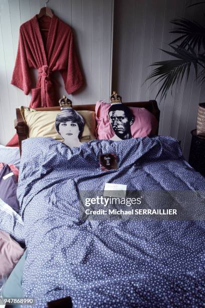 Draps à l'effigie du prince Charles et Lady Diana dans une literie, pour célébrer leur mariage, en juin 1981, Royaume-Uni.