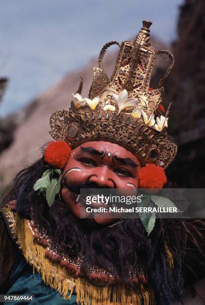 Danseur du ballet Ramayana en costume de Rahwana, le roi d'alengka, à Bali, en février 1975, Indonésie.