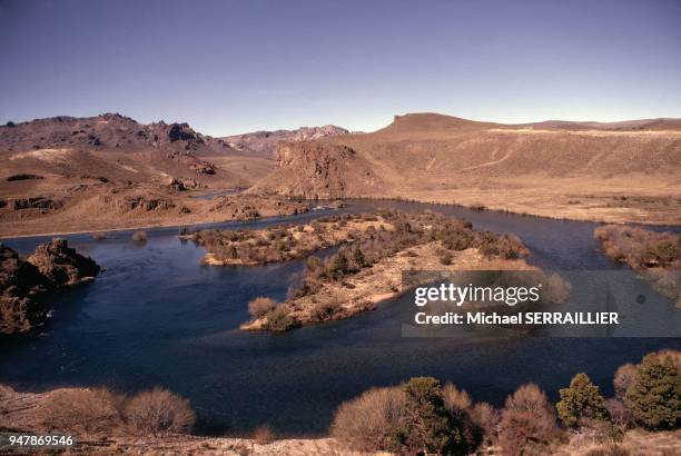 Amphithéâtre du Rio Negro dans le parc national Nahuel Huapi en Patagonie, en novembre 1971, Argentine.