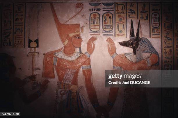 Bas-reliefs peints du tombeau d'Amonherkhépeshef, fils de Ramsès III, dans la vallée des reines, en mai 1988, Egypte.