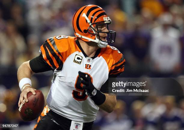 Carson Palmer of the Cincinnati Bengals looks to pass against the Minnesota Vikings on December 13, 2009 at Hubert H. Humphrey Metrodome in...