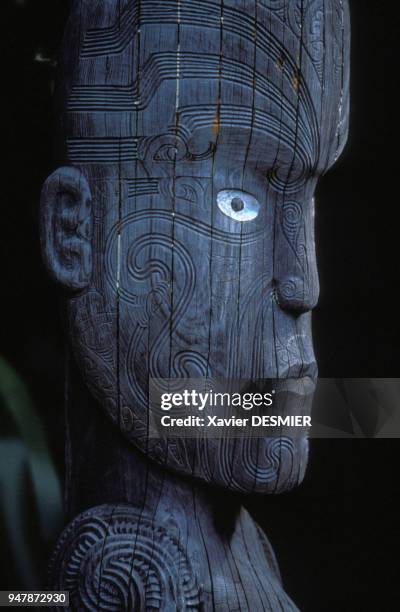 Sculpture maori en bois en Nouvelle-Zélande, en mars 1994.