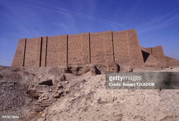 Vue de la ziggourat de la cité antique d'Ur, en novembre 1995, Irak.