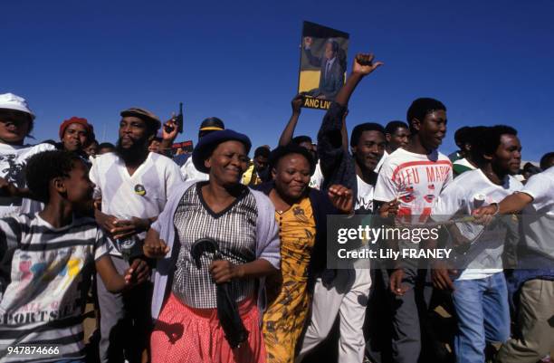 Partisans du Congrès national africain en mai 1990, lors des négociations pour la fin de l'apartheid en Afrique du Sud.