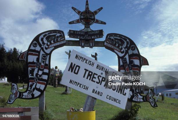 Panneau à l'entrée de la réserve Kwakwaka'wakw du parc de Nimpkish, en Colombie Britannique, en 1975, Canada.