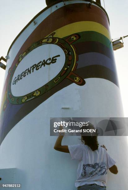 Cheminée du bateau MV Sirius de Greenpeace en Italie, en juillet 1989.