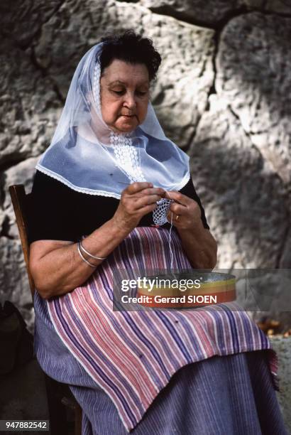 Dentellière à Majorque, dans les îles Baléares, en 1985, Espagne.