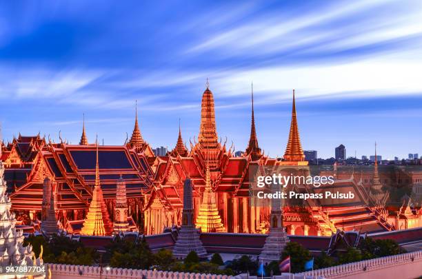 bangkok city temple of the emerald buddha bangkok, asia thailand - sukhothai stockfoto's en -beelden