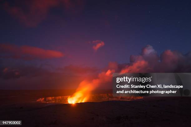 the erupting kilauea volcano - big island volcano national park stock pictures, royalty-free photos & images