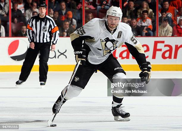 Sergei Gonchar of the Pittsburgh Penguins skates against the Philadelphia Flyers on December 17, 2009 at Wachovia Center in Philadelphia,...