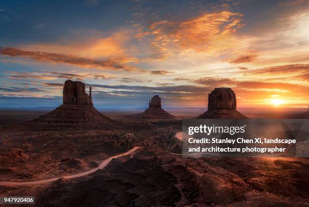 sun rise in monument valley - monument valley stock pictures, royalty-free photos & images