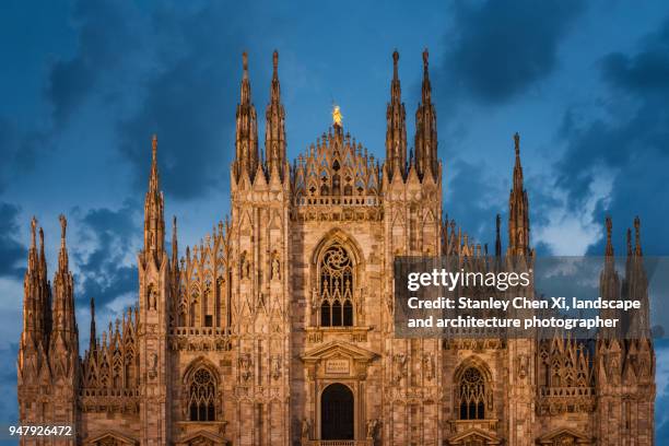 the front face of milan cathedral - cattedrale foto e immagini stock