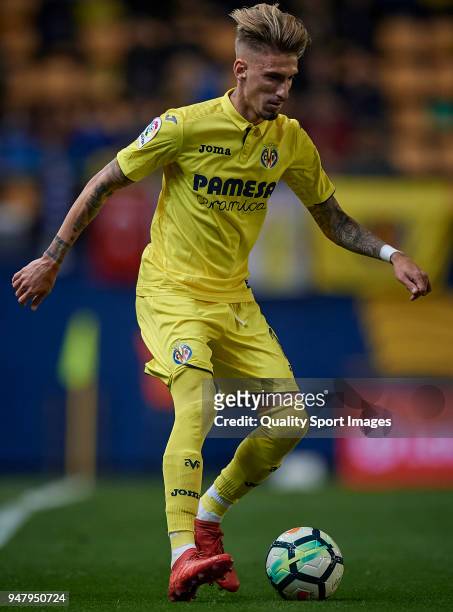 Samuel Castillejo of Villarreal in action during the La Liga match between Villarreal and Leganes at Estadio de la Ceramica on April 17, 2018 in...
