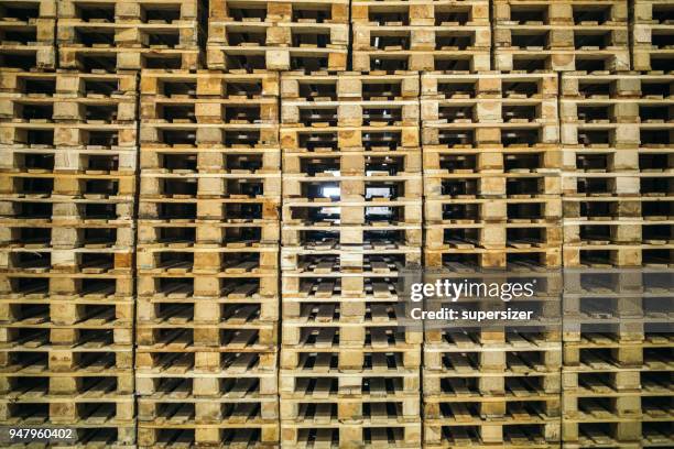 magazijn - pallet stockfoto's en -beelden