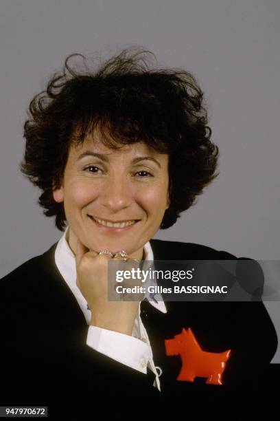 La Chanteuse Marie-Paule Belle en studio le 11 avril 1988 a Paris, France.