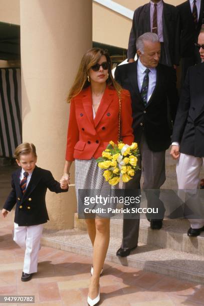 La Princesse Caroline de Monaco et son fils Andrea a l'Open de tennis de Monte Carlo le 24 avril 1988 a Monaco.