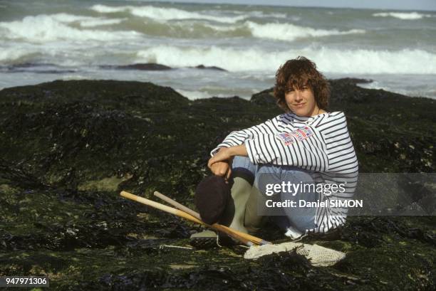 La grimpeuse et alpiniste Catherine Destivelle en vacances a la mer en juillet 1993 a Audresselles, France.