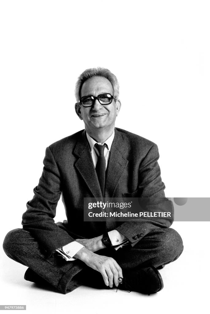 Portrait de l'écrivain et journaliste Claude Mauriac le 12 novembre