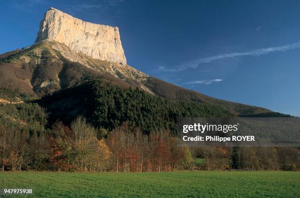 LE MONT AIGUILLE EN AUTOMNE, VERCORS, FRANCE.