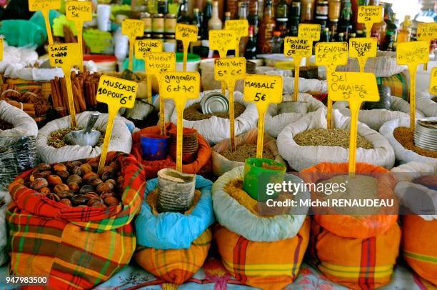 France, Guadeloupe, West Indies, Pointe-a-Pitre, Spice Market//France, Guadeloupe, Antilles, Pointe-a-Pitre, Marche aux epices.