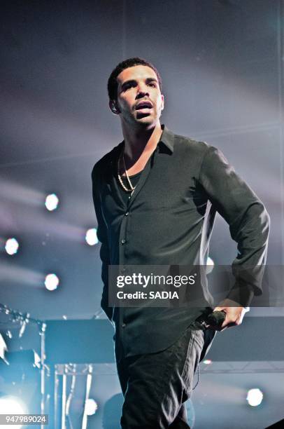 Drake Musical Performance 89 Drake In Concert At Bercy Stock Photos, High-Res Pictures, and ...